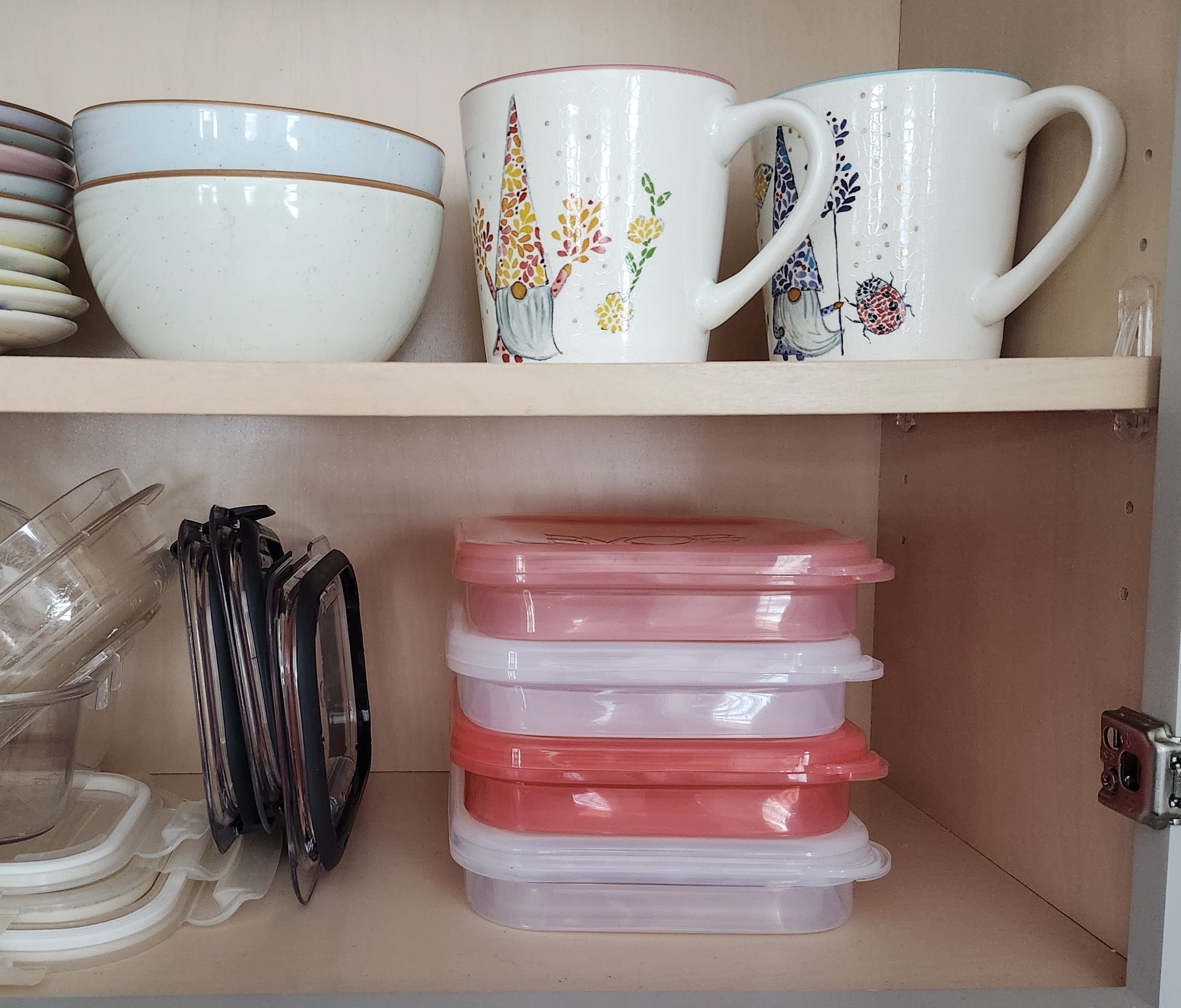 The Dreaded Tupperware Cupboard: 7 Hacks to Finally Organize It (Without Losing Your Mind)